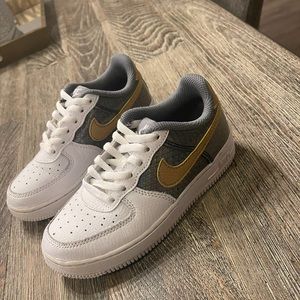 NIKE AIR FORCE 1 GS LOW" GOLD DRAGON"